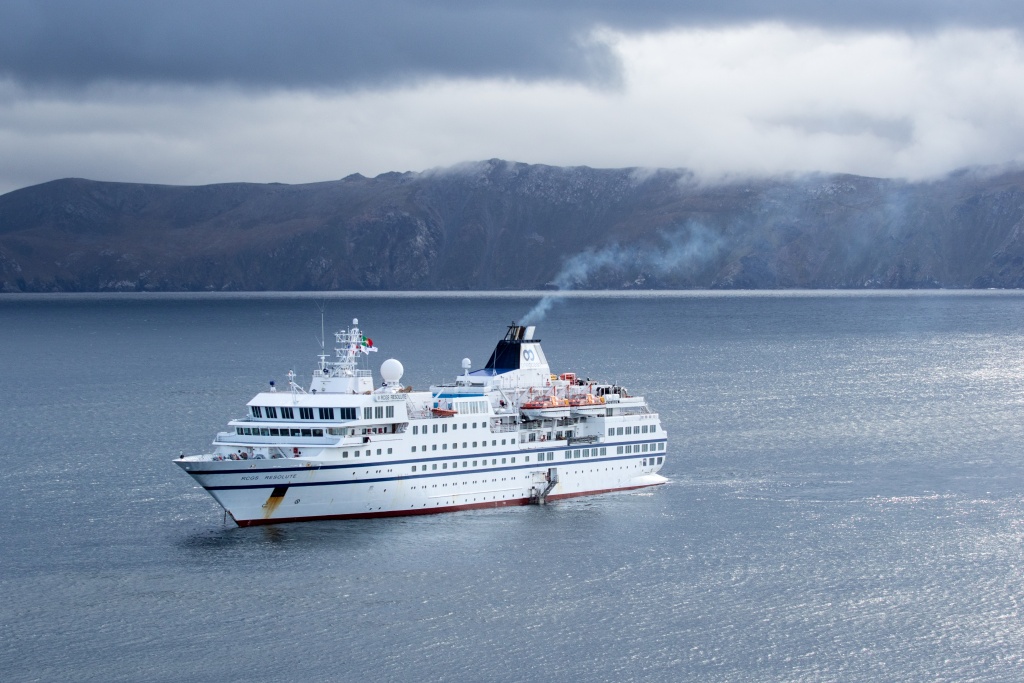 expedition ship